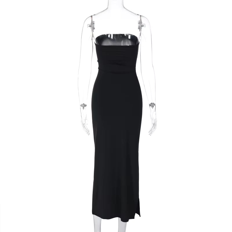 Robe Longue Satinée Sans Bretelles au Dos Nu Sensuel et à la Coupe Évasée – Élégance Moderne, Style Minimaliste et Silhouette Sublimée pour Toutes Vos Soirées et Événements