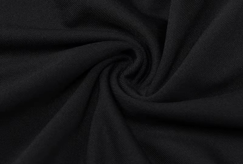 Robe Longue Satinée Sans Bretelles au Dos Nu Sensuel et à la Coupe Évasée – Élégance Moderne, Style Minimaliste et Silhouette Sublimée pour Toutes Vos Soirées et Événements